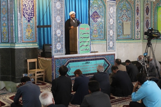 امام جمعه موقت بهمئی : معلمان، سپاهیان و کسانی که اهل سخن هستند مجالس جهاد تبیین را ترک نکنند